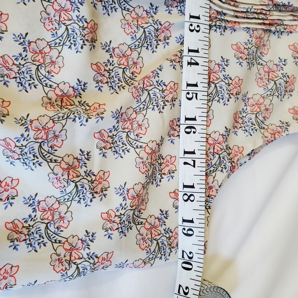 Collective Concepts | Flowy Floral Top with Lace - Picture 8 of 8